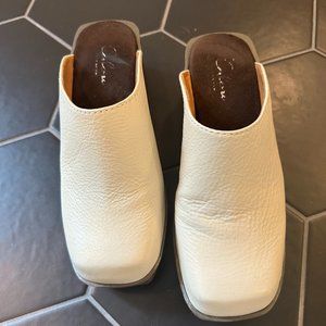 Calou Stockholm White Clogs Size 38